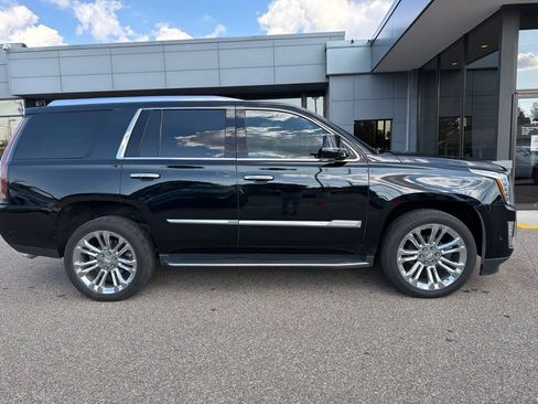 Used 2020 Cadillac Escalade Premium Luxury w/ LPO, Radiant Package AWD/4WD image 5