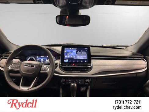 Used 2024 Jeep Compass Latitude image 12