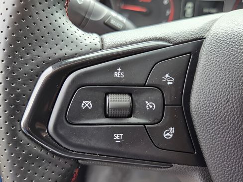 Certified 2024 Chevrolet Trax RS w/ Sunroof Package FWD image 24