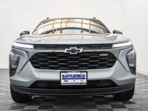 Used 2024 Chevrolet Trax RS w/ Sunroof Package FWD image 2