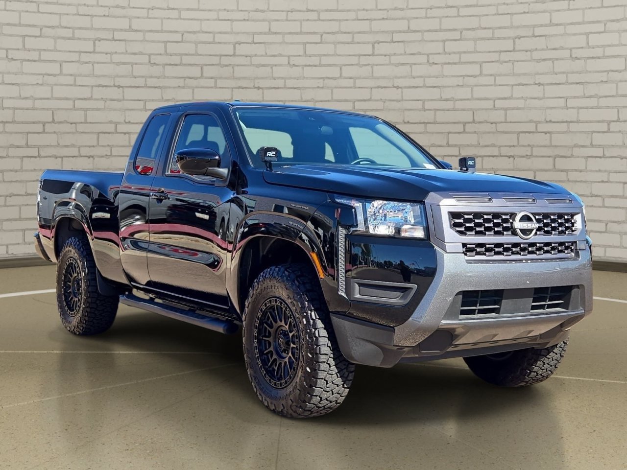 Certified 2025 Nissan Frontier SV RWD image 3
