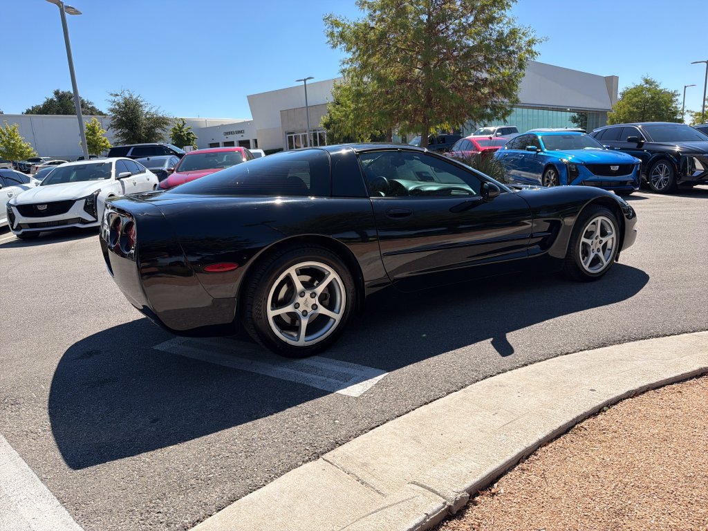 Used 2000 Chevrolet Corvette Coupe w/ Roof Pkg RWD image 8