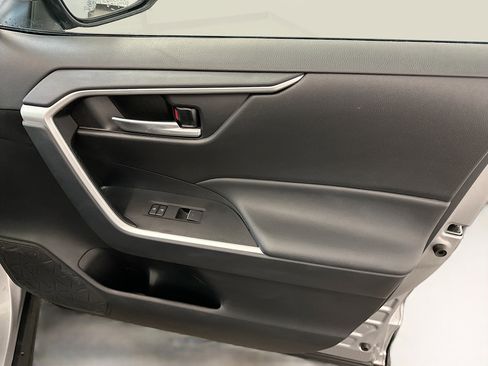 Used 2025 Toyota RAV4 XLE image 33
