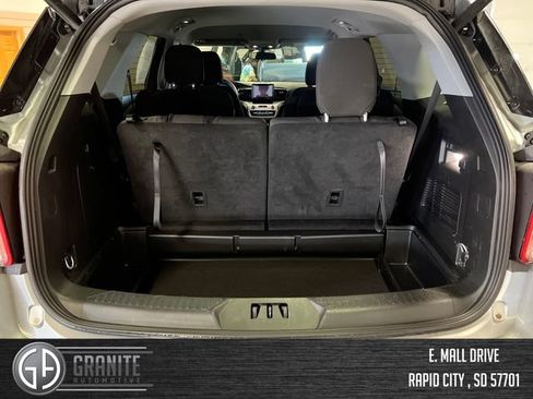 Used 2024 Ford Explorer XLT AWD/4WD image 30