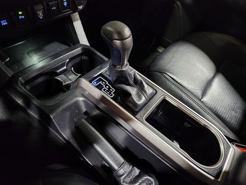 Used 2023 Toyota Tacoma Limited image 38