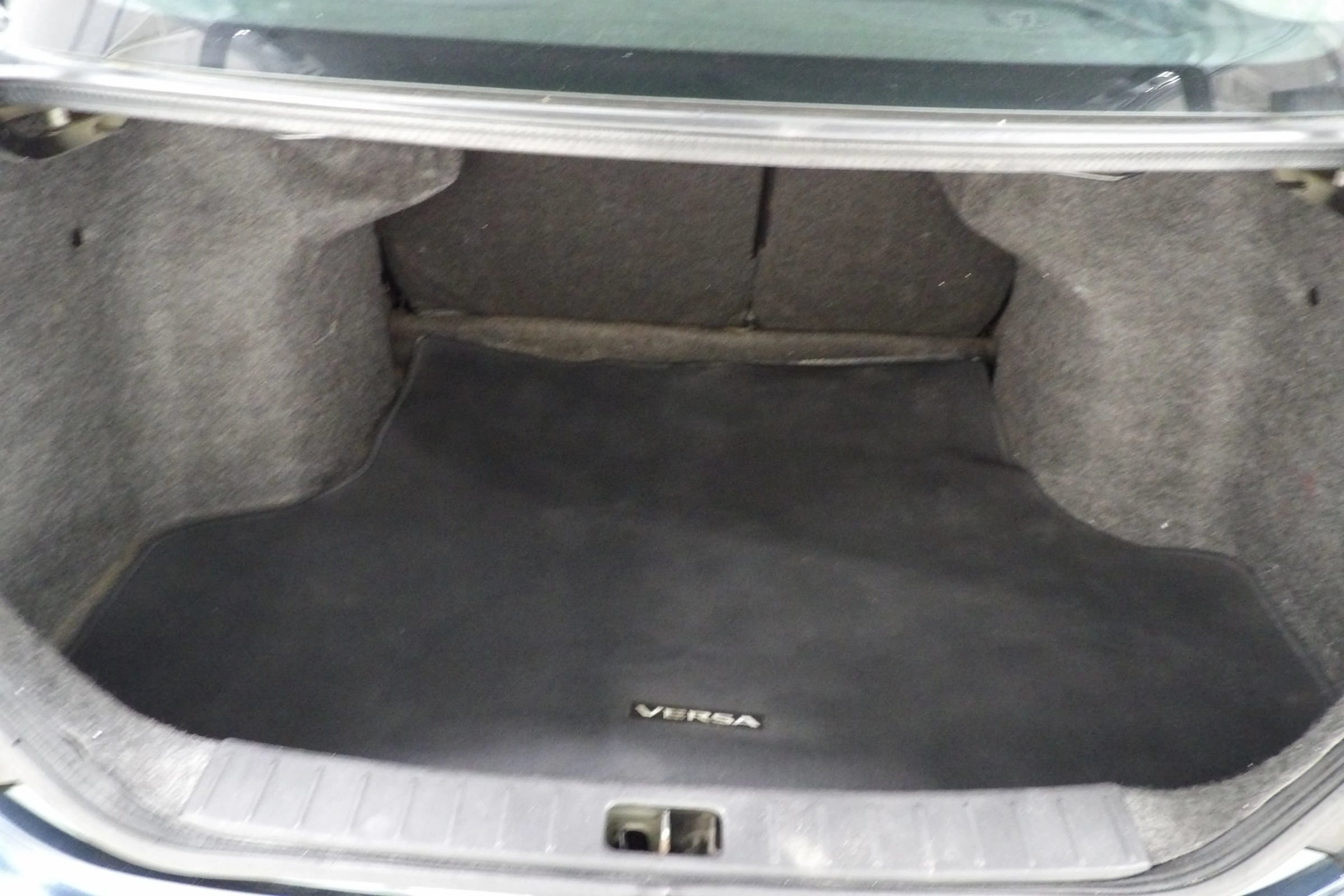 Used 2017 Nissan Versa SV FWD image 6