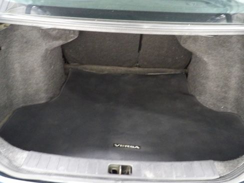 Used 2017 Nissan Versa SV FWD image 6