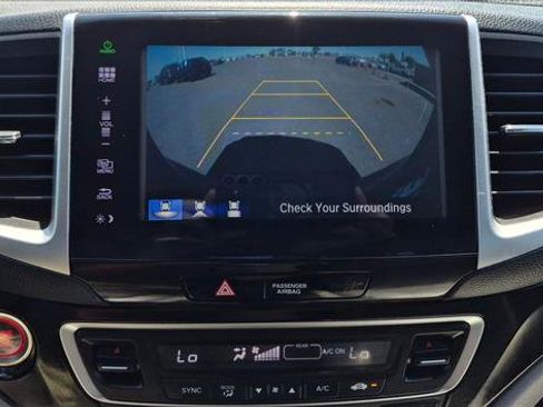 Used 2016 Honda Pilot Touring image 19