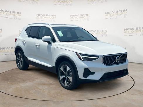 New 2025 Volvo XC40 B5 Core w/ Protection Package Premier image 7