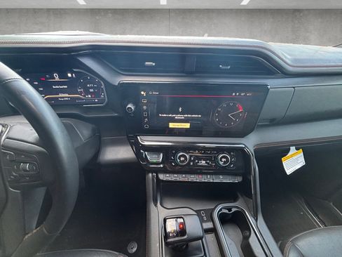 Used 2023 GMC Sierra 1500 AT4 w/ Technology Package image 3