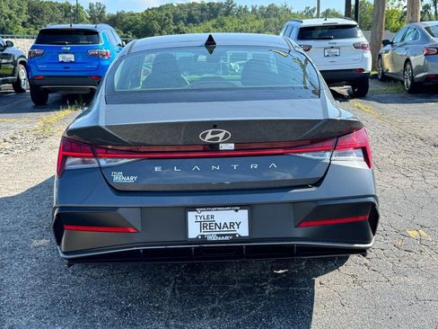 Used 2025 Hyundai Elantra SEL FWD image 5