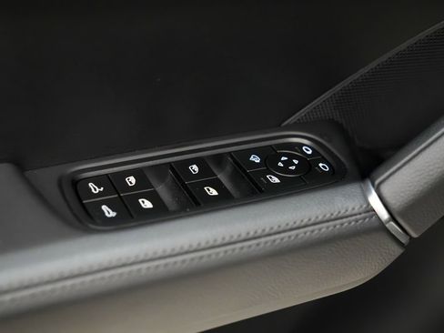 Certified 2023 Porsche Cayenne AWD/4WD image 22
