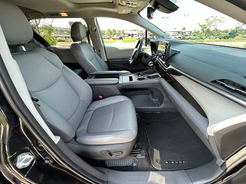 Used 2023 Toyota Sienna XLE w/ XLE Plus Package AWD/4WD image 29
