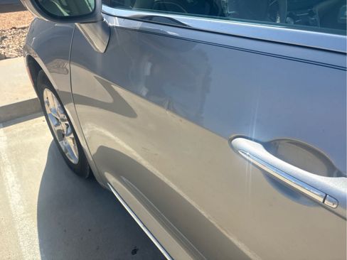 Used 2017 Chrysler Pacifica Limited w/ Advanced Safetytec Group FWD image 7