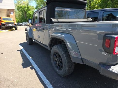 Used 2022 Jeep Gladiator Sport AWD/4WD image 11
