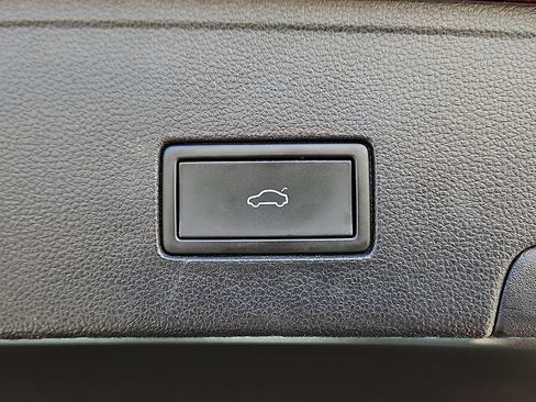 Used 2022 Volkswagen Atlas Cross Sport SE w/ Panoramic Sunroof Package image 7