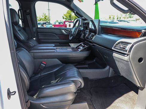 Used 2023 Lincoln Navigator Reserve AWD/4WD image 16
