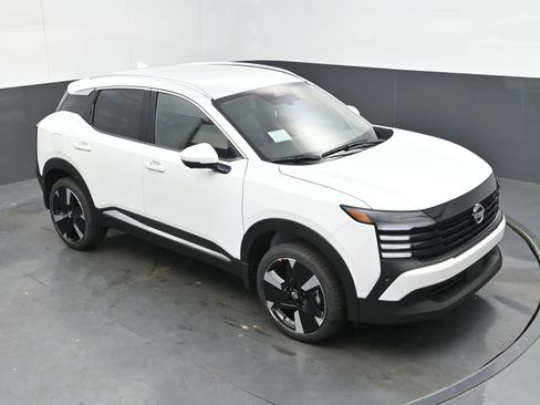 New 2025 Nissan Kicks SR image 30