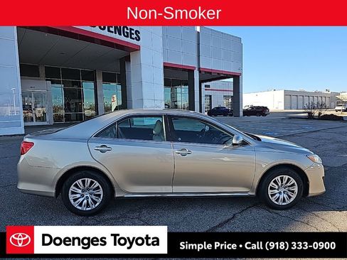 Used 2014 Toyota Camry LE image 2