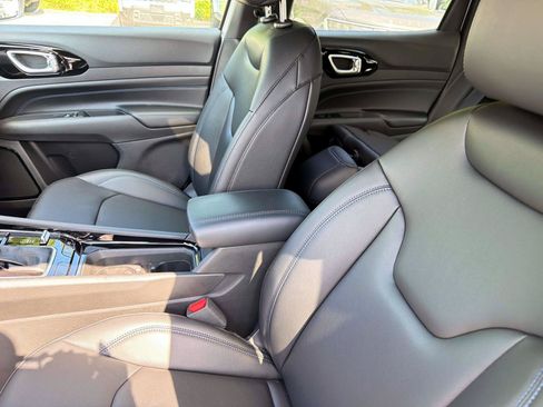 New 2026 Jeep Compass Limited AWD/4WD image 8