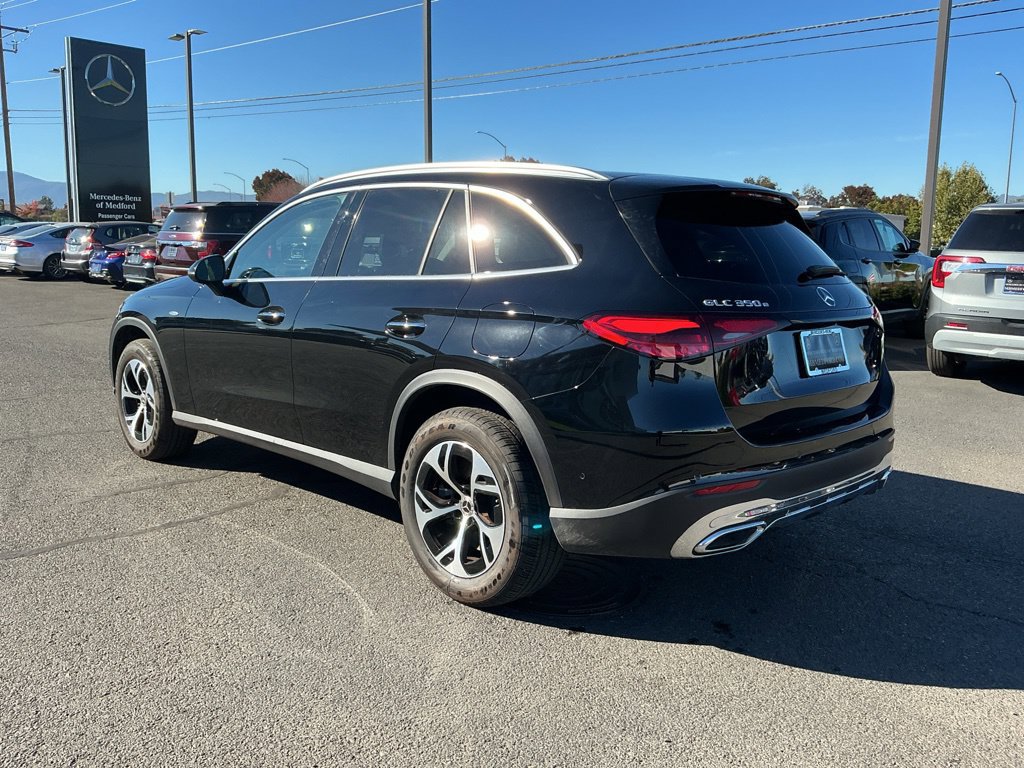 Used 2025 Mercedes-Benz GLC 350e 4MATIC w/ Driver Assistance Package image 7