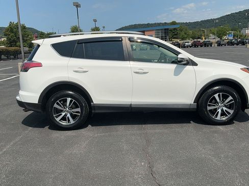 Used 2018 Toyota RAV4 XLE w/ Plus Extra Value Package AWD/4WD image 4