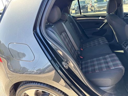 Used 2017 Volkswagen Golf S image 25