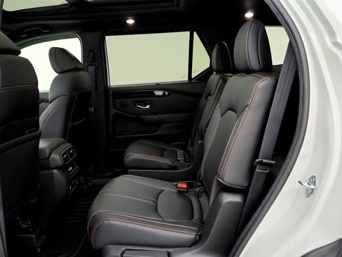 Used 2025 Honda Pilot TrailSport image 21