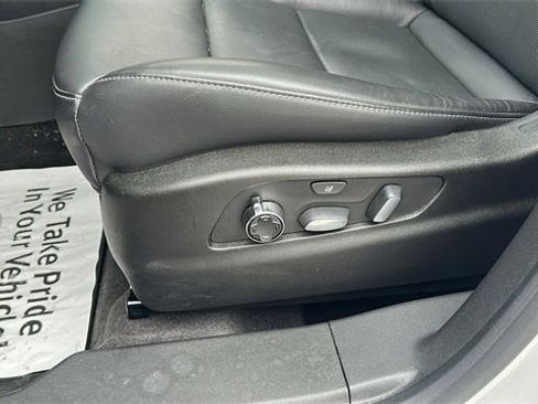 Used 2024 Cadillac XT4 Premium Luxury image 30