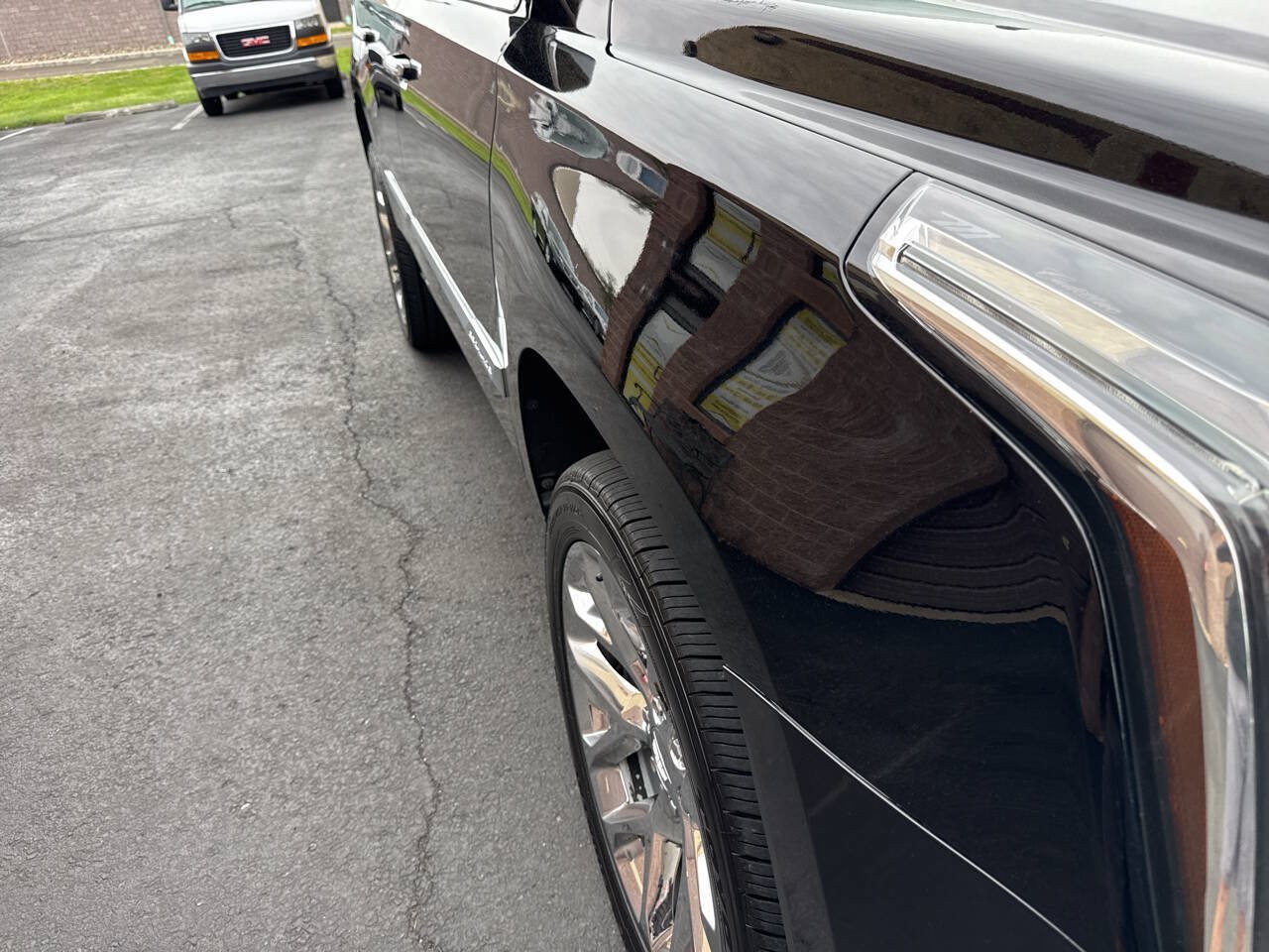 Used 2018 Cadillac Escalade Platinum AWD/4WD image 11