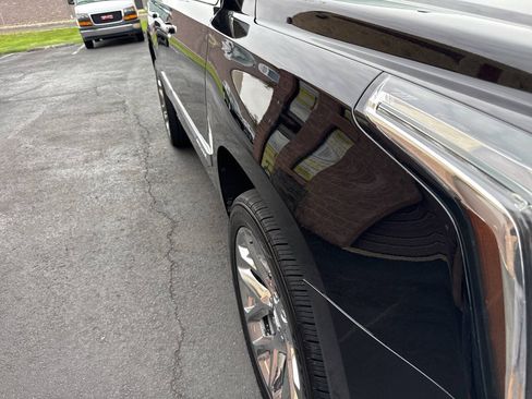 Used 2018 Cadillac Escalade Platinum AWD/4WD image 11