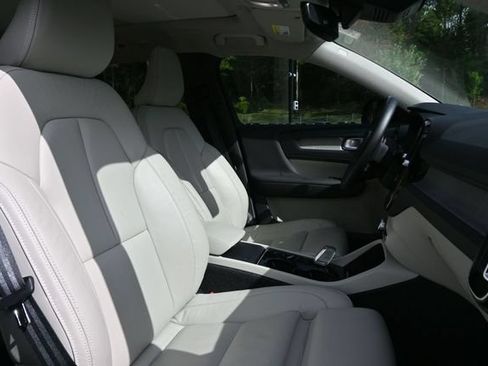 Used 2023 Volvo XC40 B5 Plus w/ Protection Package Premier AWD/4WD image 37