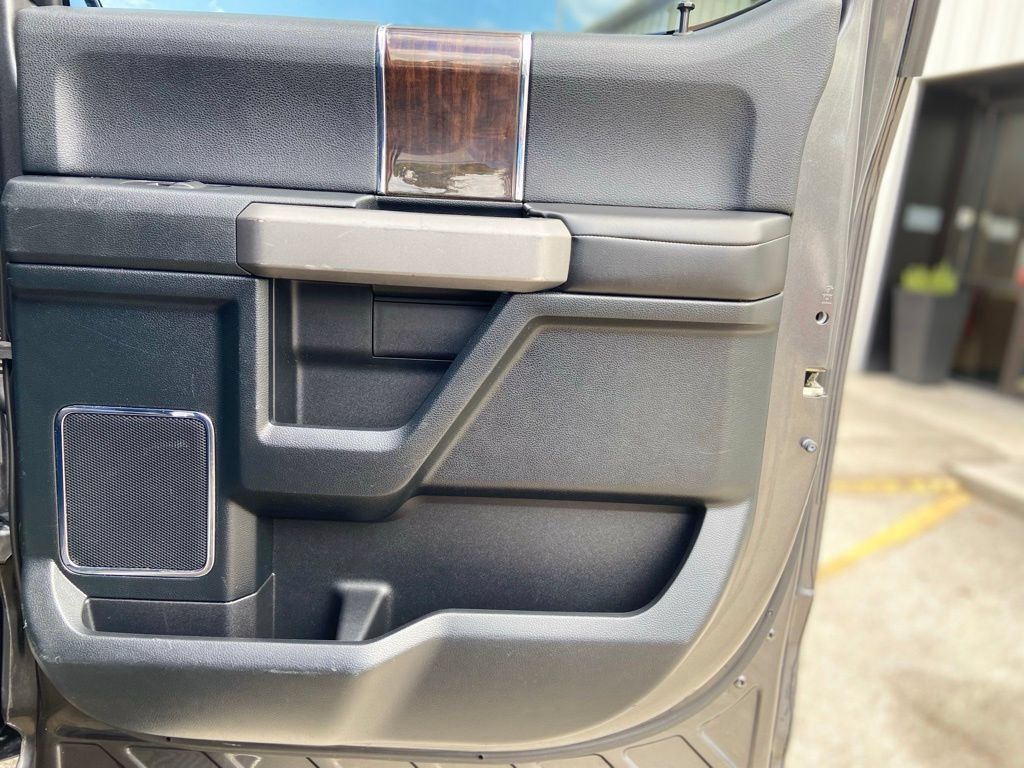 Used 2017 Ford F150 Platinum w/ Equipment Group 701A Luxury AWD/4WD image 20