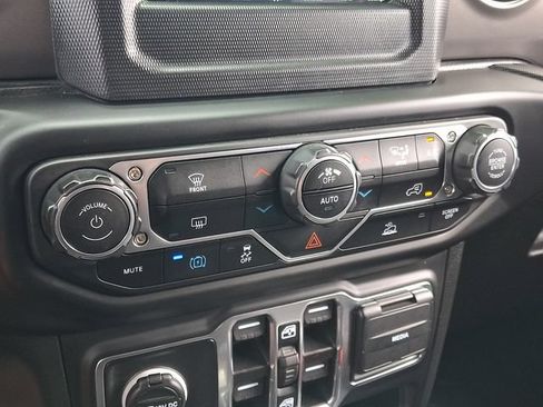 Used 2023 Jeep Wrangler Unlimited AWD/4WD image 15