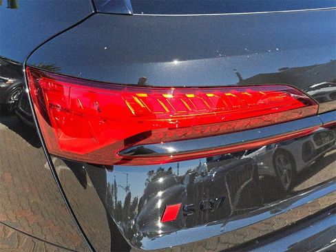 New 2026 Audi SQ7 Premium Plus image 35