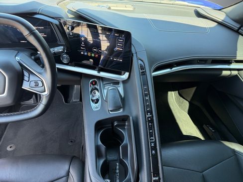 Used 2020 Chevrolet Corvette Stingray Convertible w/ Z51 Performance Package image 21