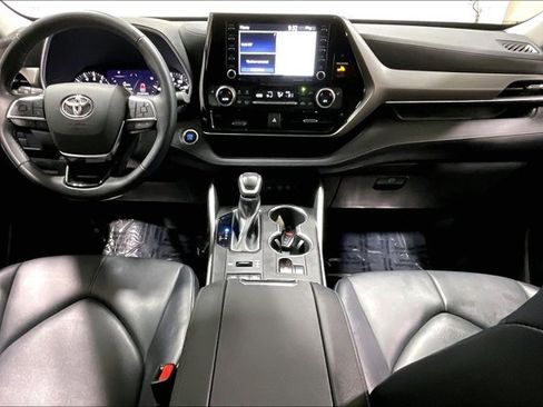 Used 2021 Toyota Highlander XLE image 15