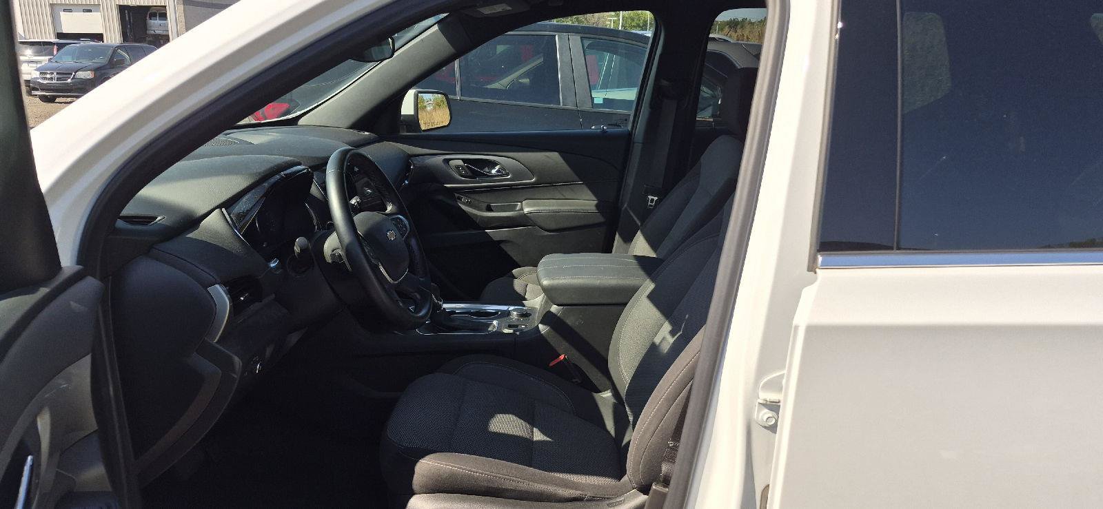 Used 2023 Chevrolet Traverse LT w/ LPO, Floor Liner Package AWD/4WD image 6