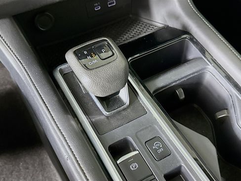 Used 2024 Nissan Pathfinder SV image 19