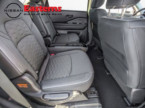 New 2025 Nissan Pathfinder SV w/ SV Premium Package image 24