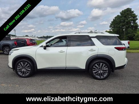 Used 2024 Nissan Pathfinder SL w/ SL Premium Package FWD image 9