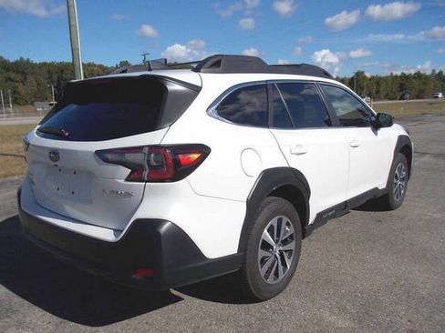 Used 2024 Subaru Outback Premium AWD/4WD image 6