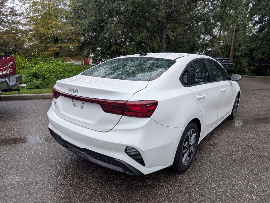 Used 2024 Kia Forte LXS FWD image 3