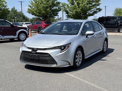 Used 2026 Toyota Corolla LE FWD image 5