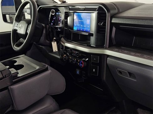 Used 2025 Ford F350 XL w/ XL Chrome Package image 29