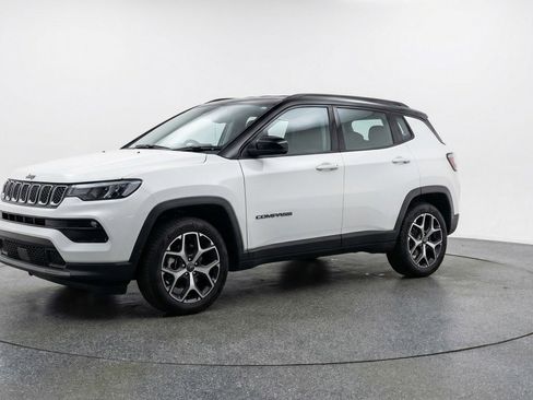 Used 2025 Jeep Compass Limited AWD/4WD image 3