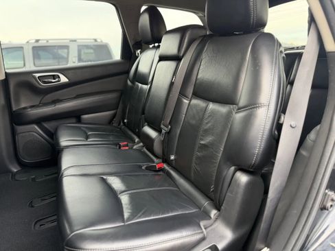 Used 2017 Nissan Pathfinder SL image 16