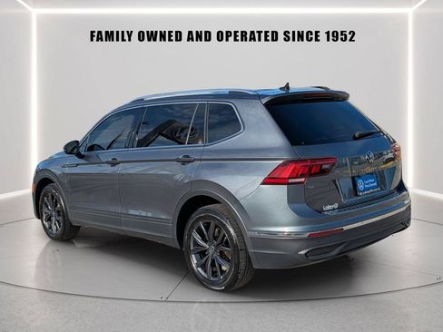Used 2023 Volkswagen Tiguan SE w/ Panoramic Sunroof Package FWD image 4