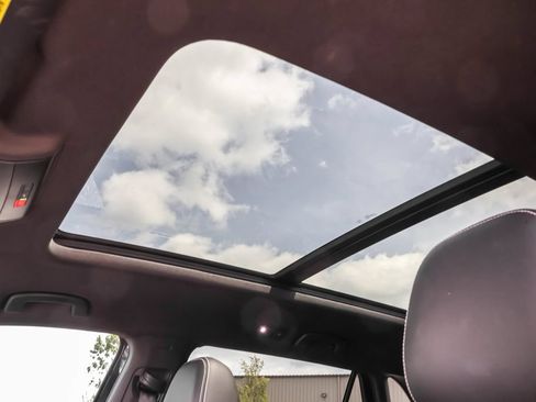 Used 2023 Volkswagen Atlas Cross Sport SE w/ Panoramic Sunroof Package AWD/4WD image 7