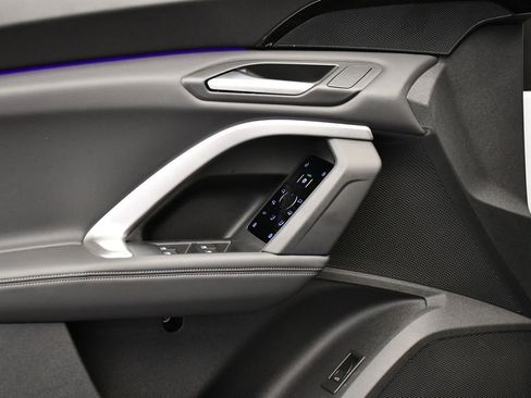 Used 2025 Audi Q5 Premium w/ Convenience Package image 32